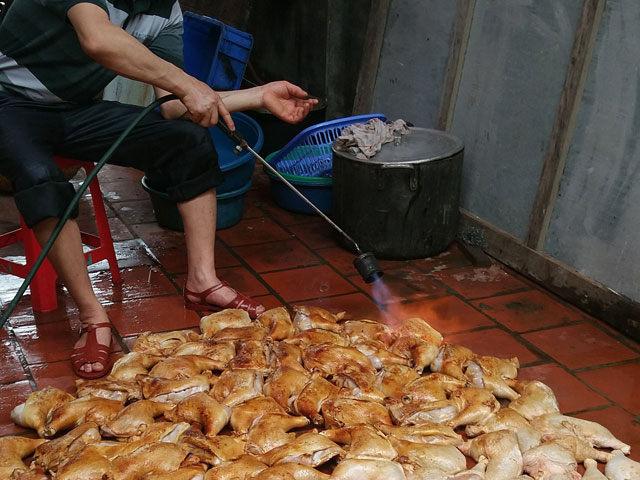 Bêu tên những cơ sở, cửa hàng bán thực phẩm bẩn trên loa phường